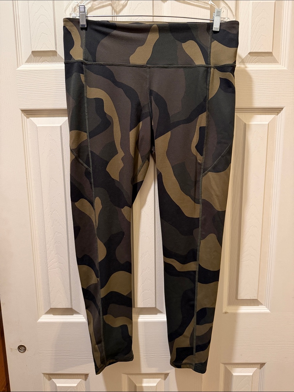 Under Armour Women's Camouflage Fitted Leggings - Olive & Black